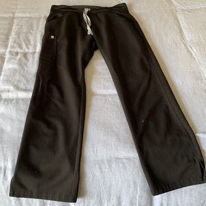 Figs Kade Cargo Scrub Pants in Black